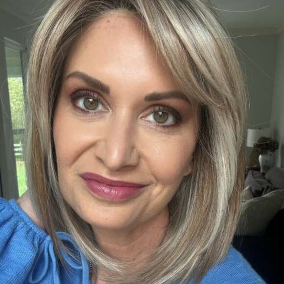 Raquel Welch Straight to Camera Wig Iced Cafe Latte NWT - Picture 2 of 10